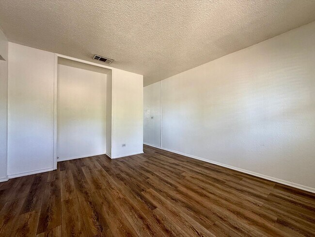 Building Photo - Rental