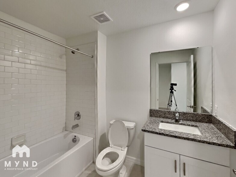 Building Photo - 6046 Shiner St