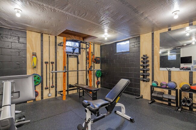 Building Photo - 89 Pantigo Rd