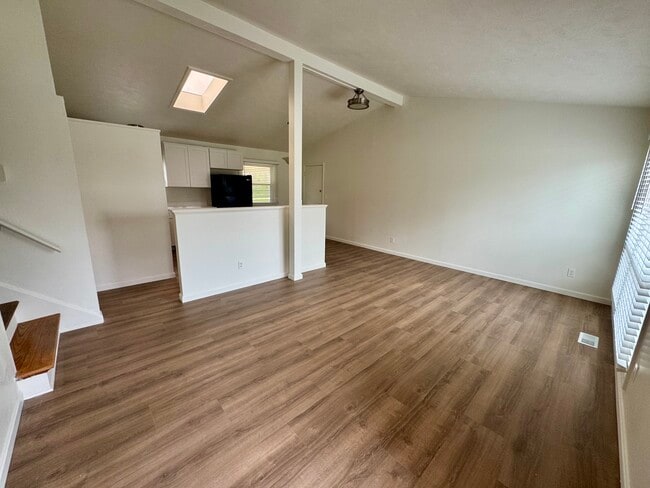 Building Photo - Aylesbury Home