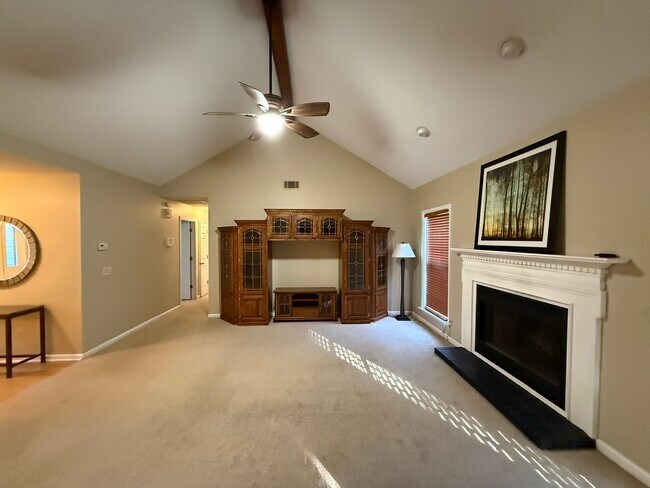 Building Photo - 512 Whistlestop Cir