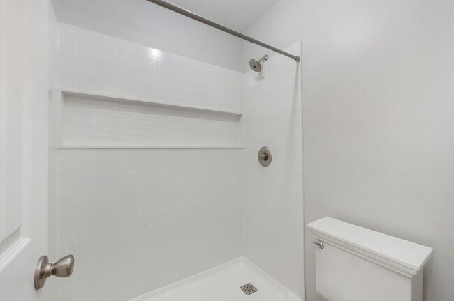 Building Photo - 200 White St