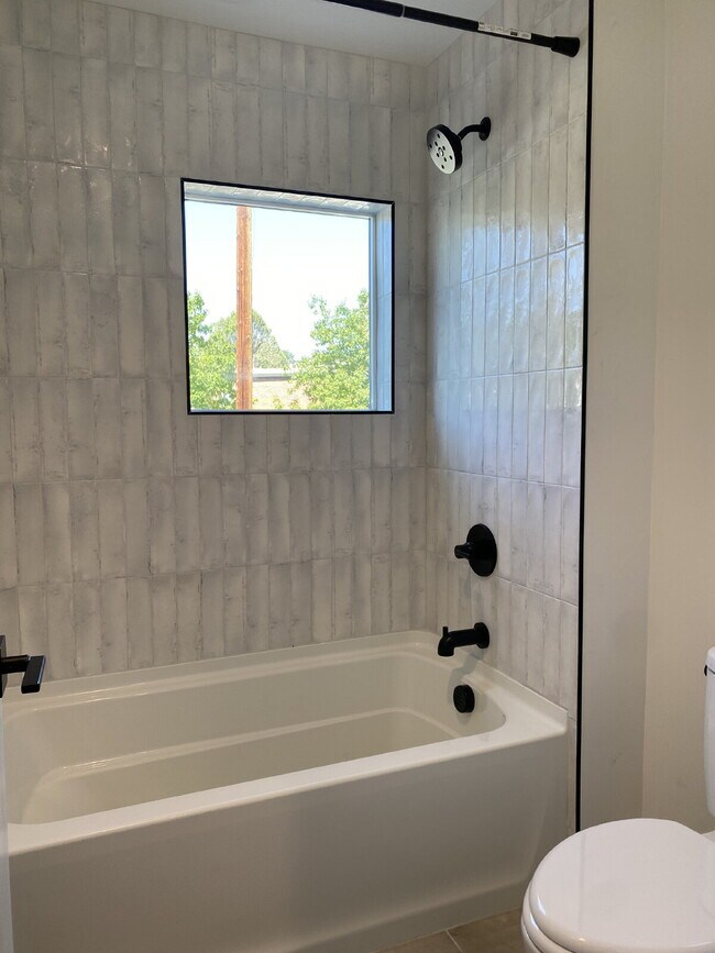 Building Photo - Beautiful, newer (2024) townhome in the de...