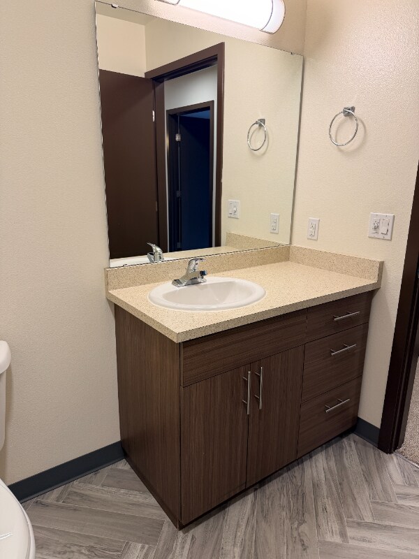 Building Photo - 580 8th Ave NE