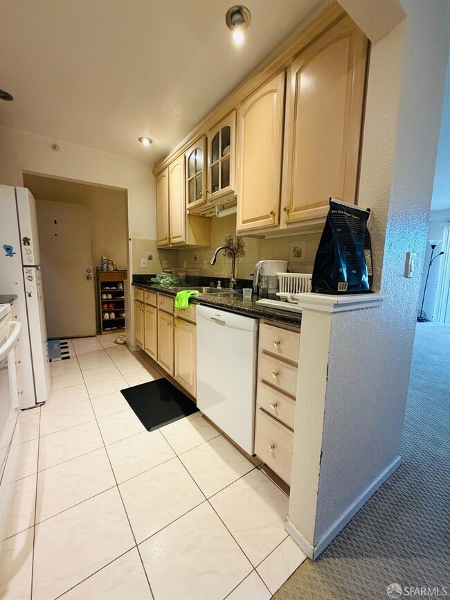 Building Photo - 930 Mission Rd