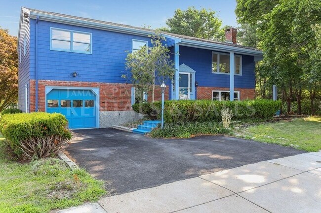 Primary Photo - 19 Norton St