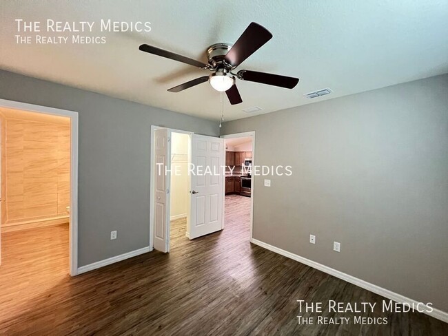 Building Photo - 5434 NW 6th Pl