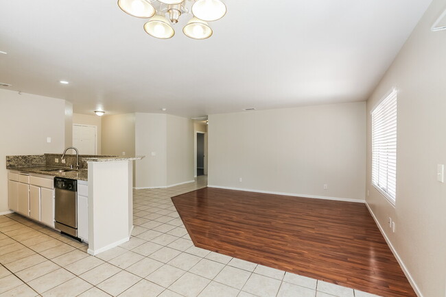 Building Photo - 5337 N Padero Dr