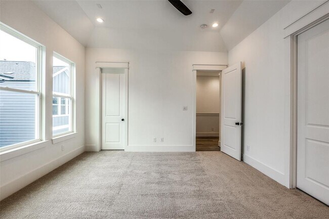 Building Photo - 948 Fisher St