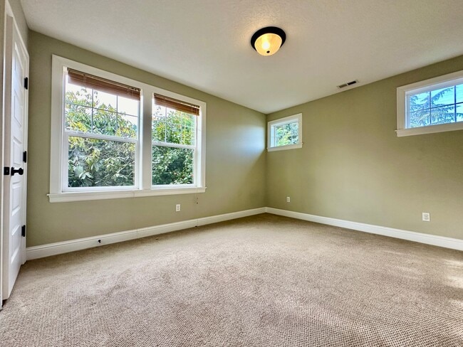 Building Photo - Remodeled Piedmont 3 Bedroom Home with Har...