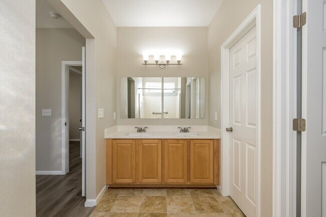 Building Photo - 6802 W Remington Pl