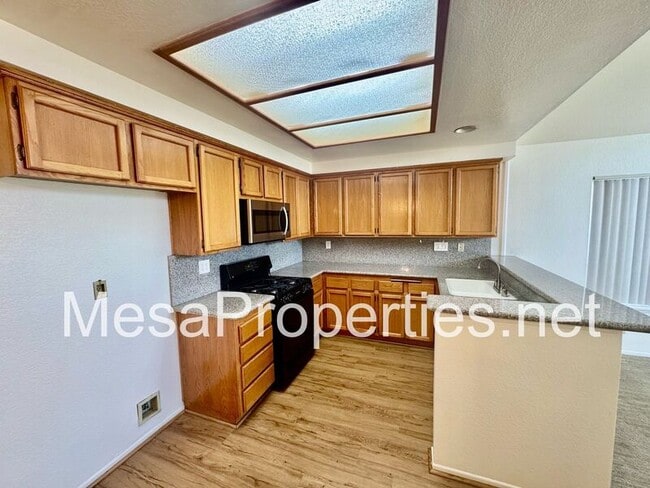 Building Photo - 1488 Poppy Ave
