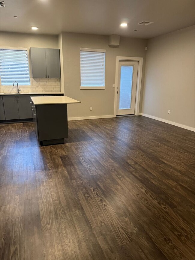 Building Photo - 1/2 off first month! 3 bedroom, 2.5 bathroom, 1 car garage