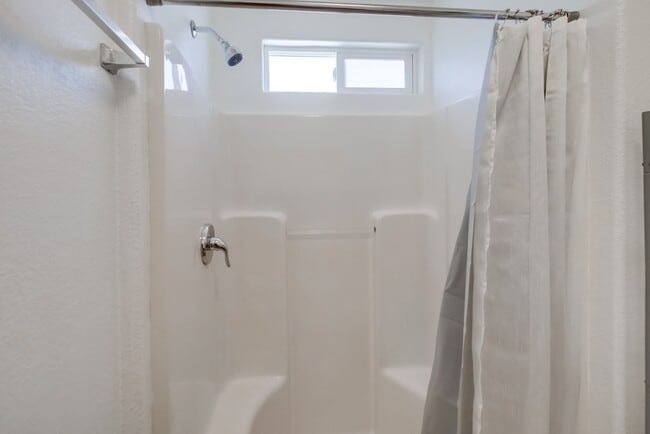 Building Photo - Cute 1 BEDROOM, 1 Bath Apartment in Del Cerro