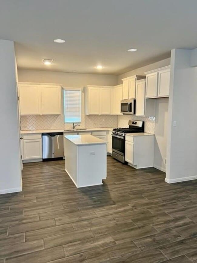 Building Photo - Beautiful Free standing Single Story Sorrento Condominium Home 3-2 with 2 car Garage / Pflugerville