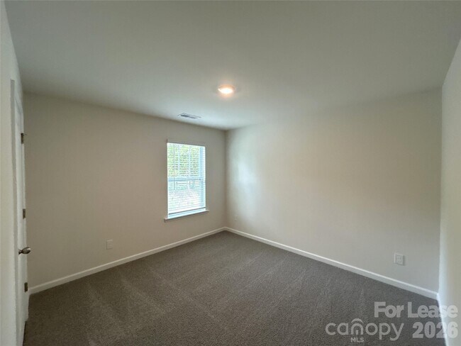 Building Photo - 1920 Vanderlyn St