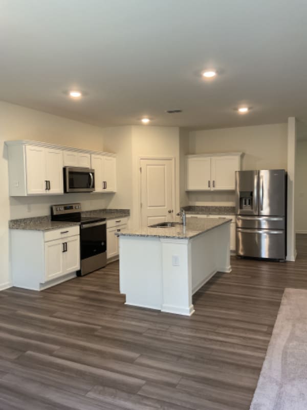 Building Photo - 305 Pond Ct