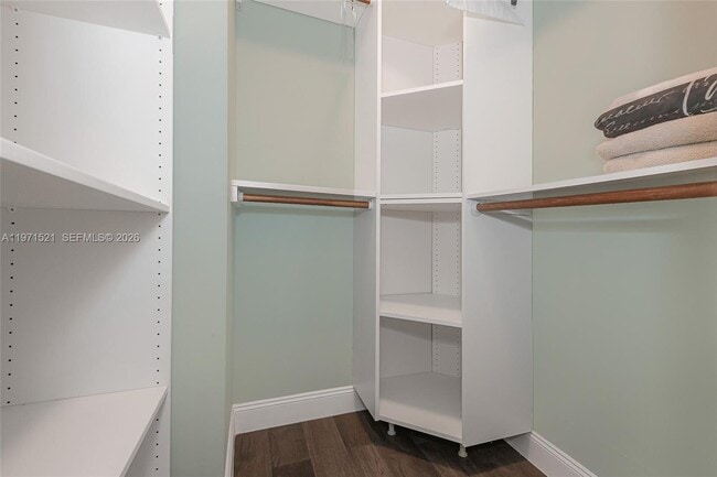 Building Photo - 9811 N Hollybrook Lake Dr