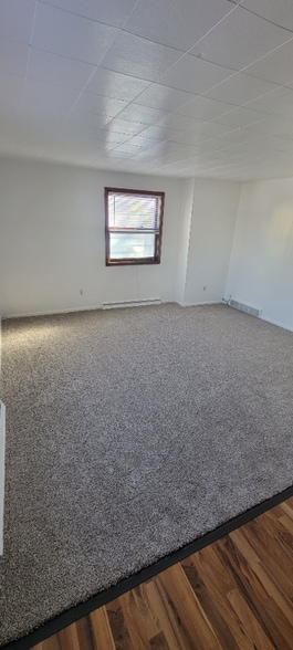 Building Photo - 867 W 5th St