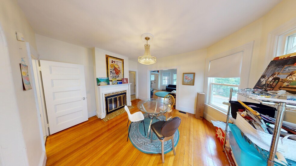 Primary Photo - 1 Woodstock Ave