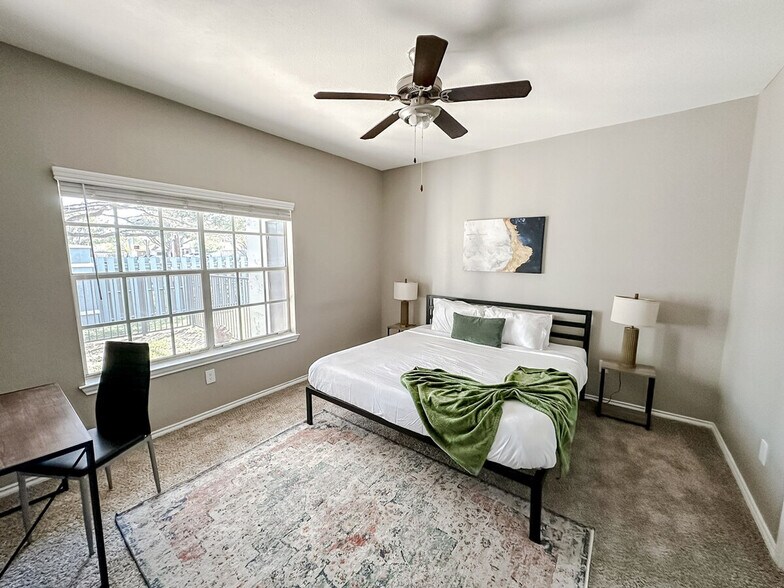 Building Photo - 6225 Saratoga Blvd