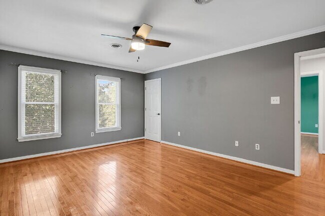 Building Photo - Beautifully Updated Single-Family Home in ...