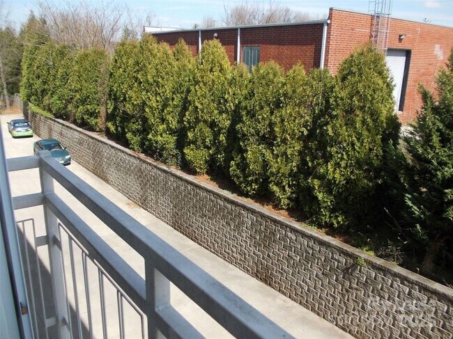 Building Photo - 641 Raphael Place