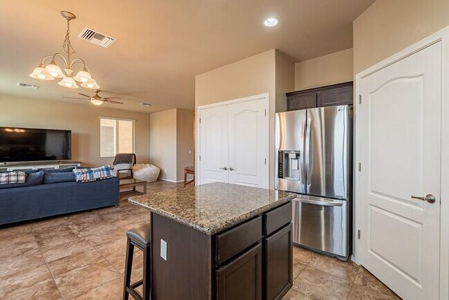 Building Photo - Spacious 3-Bed, 3-Bath Tucson Condo w/ Gar...