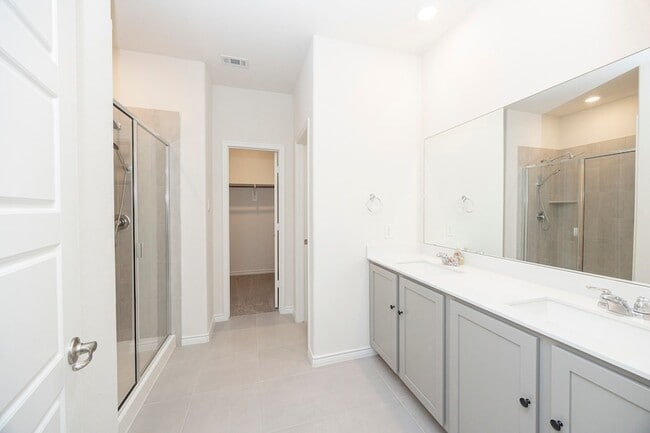 Building Photo - 1001 Marigold St