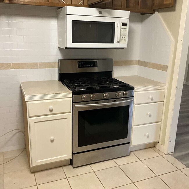 Building Photo - 24291 TX-19