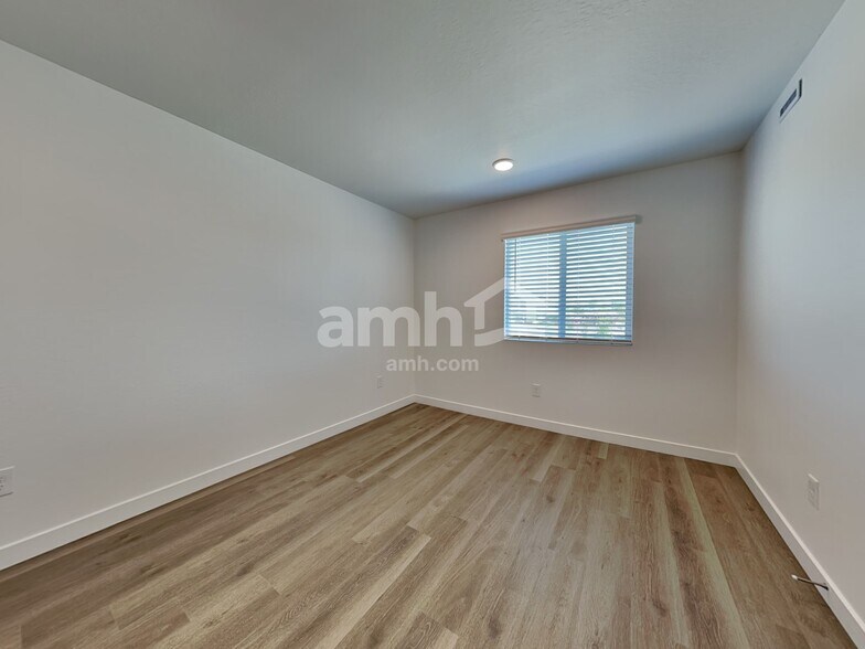 Building Photo - 9817 W Parkway Dr