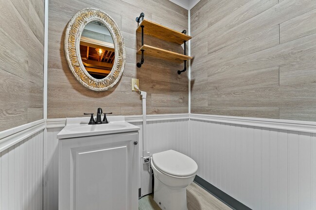 Building Photo - 652 Saddlebrook Dr