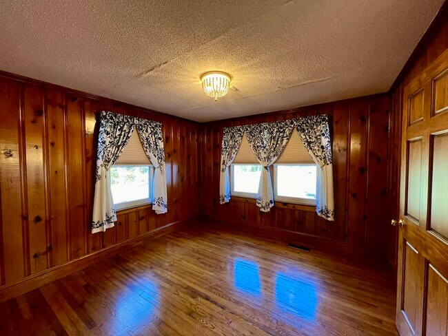 Building Photo - 9532 Harwood Ln