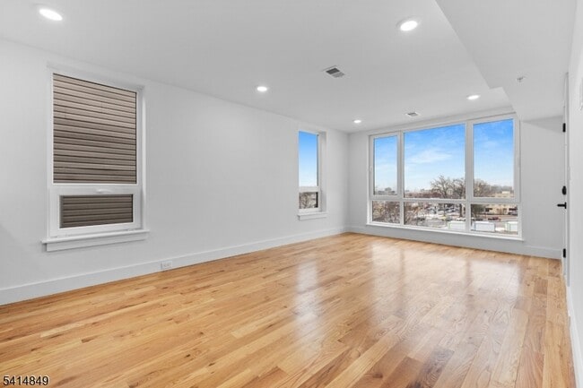 Building Photo - 37 S 7th St