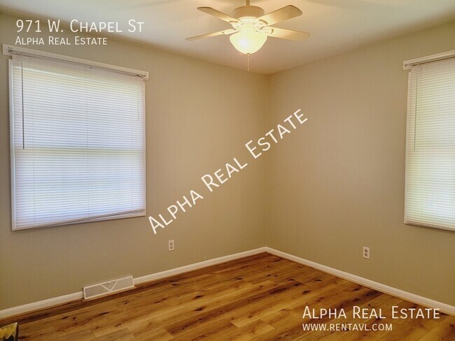 Building Photo - Pet friendly home with level fenced back y...