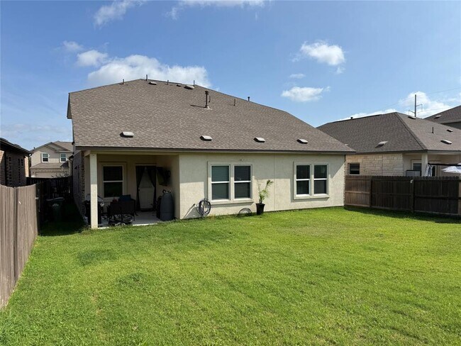 Building Photo - 1008 Bluewood Bend