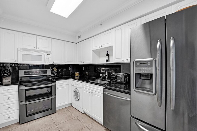 Building Photo - 2501 S Ocean Dr