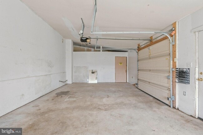 Building Photo - 856 Spriggs Rd