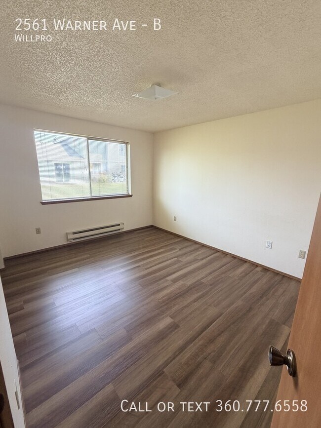 Building Photo - 2561 Warner Ave