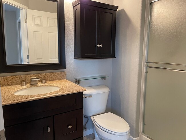 Building Photo - Updated Townhome Louisville- Perfect commuting location