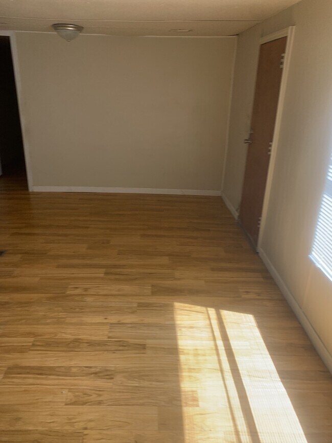 Building Photo - 119 Robin Hood Rd