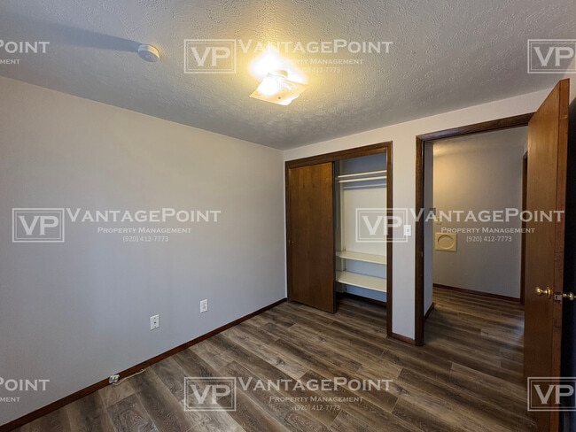 Building Photo - 4220 Hillcrest Dr