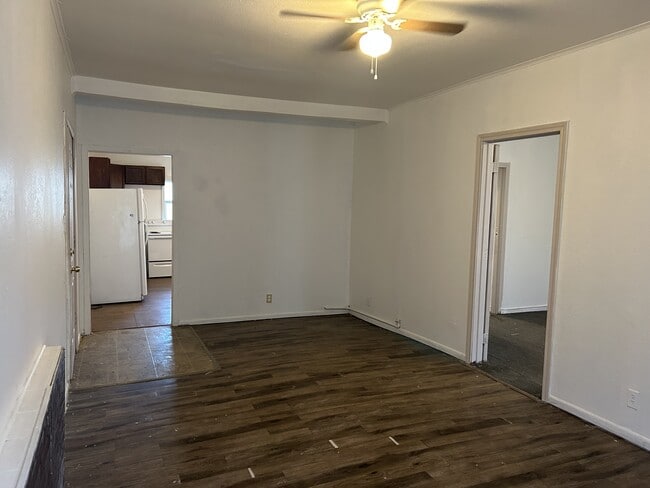 Building Photo - 1303 Bell St