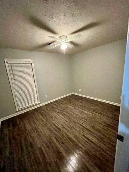 Building Photo - 6233 Cross Tie Ct