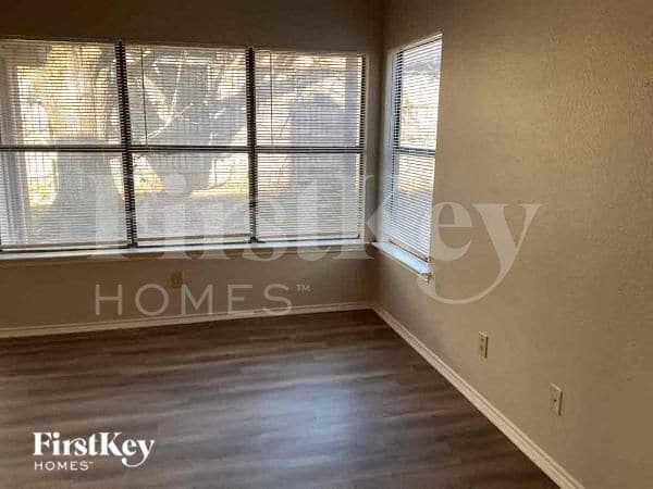 Building Photo - 922 Ramblewood Dr