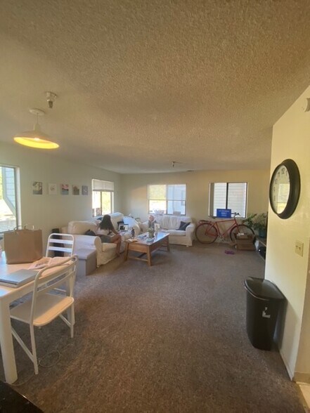 Building Photo - 45 Stenner St