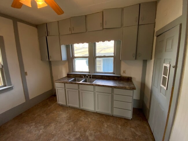 Building Photo - 1308 Lape-