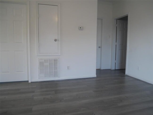 Building Photo - 6289 Wilcrest Dr