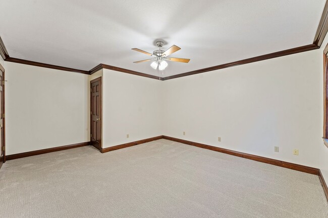 Building Photo - 652 Saddlebrook Dr