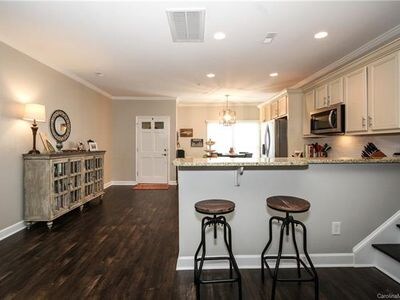 Building Photo - 2000 Euclid Ave